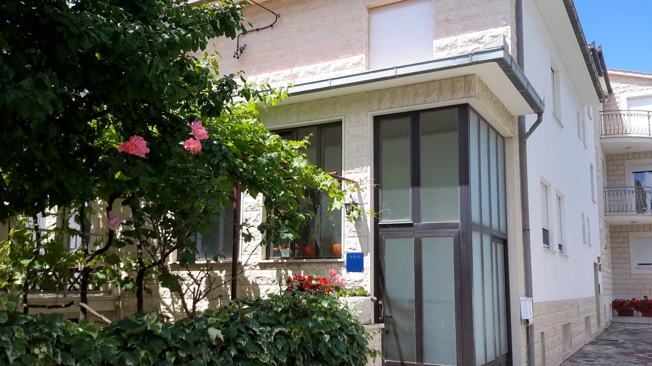 Ferienwohnung Arya Podstrana Exterior foto