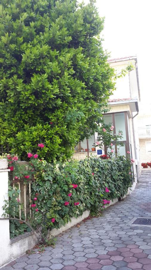 Ferienwohnung Arya Podstrana Exterior foto