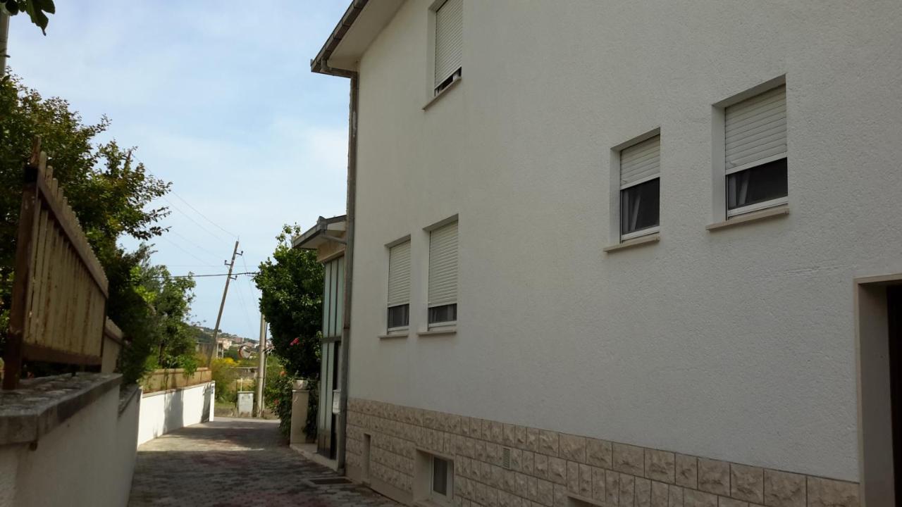 Ferienwohnung Arya Podstrana Exterior foto